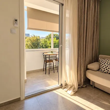 Gpx Clr - Alexander 7 Cityview Apartament